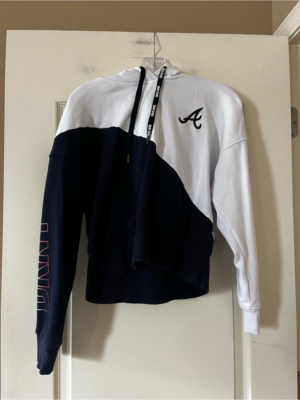 DKNY Sport Colorblock White Hoodie with Atlanta Braves Logo Size Medium